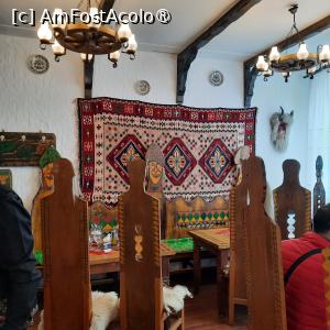 [P14] Pitești, Restaurantul „La Tuciuri”, Covor - carpetă și Scaune cu spătare cu figuri desenate - pirogravate  - pictate, la etaj » foto by mprofeanu
 - 
<span class="allrVoted glyphicon glyphicon-heart hidden" id="av1428883"></span>
<a class="m-l-10 hidden" id="sv1428883" onclick="voting_Foto_DelVot(,1428883,8103)" role="button">șterge vot <span class="glyphicon glyphicon-remove"></span></a>
<a id="v91428883" class=" c-red"  onclick="voting_Foto_SetVot(1428883)" role="button"><span class="glyphicon glyphicon-heart-empty"></span> <b>LIKE</b> = Votează poza</a> <img class="hidden"  id="f1428883W9" src="/imagini/loader.gif" border="0" /><span class="AjErrMes hidden" id="e1428883ErM"></span>