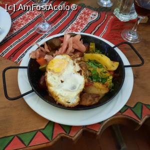 [P17] Pitești, Restaurantul „La Tuciuri”, Masa noastră, Carne la garniță cu cartofi țărănești și murături » foto by mprofeanu
 - 
<span class="allrVoted glyphicon glyphicon-heart hidden" id="av1428886"></span>
<a class="m-l-10 hidden" id="sv1428886" onclick="voting_Foto_DelVot(,1428886,8103)" role="button">șterge vot <span class="glyphicon glyphicon-remove"></span></a>
<a id="v91428886" class=" c-red"  onclick="voting_Foto_SetVot(1428886)" role="button"><span class="glyphicon glyphicon-heart-empty"></span> <b>LIKE</b> = Votează poza</a> <img class="hidden"  id="f1428886W9" src="/imagini/loader.gif" border="0" /><span class="AjErrMes hidden" id="e1428886ErM"></span>