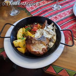[P18] Pitești, Restaurantul „La Tuciuri”,, Masa noastră, Cotlet haiducesc cu sos de ciuperci și cartofi țărănești » foto by mprofeanu
 - 
<span class="allrVoted glyphicon glyphicon-heart hidden" id="av1428887"></span>
<a class="m-l-10 hidden" id="sv1428887" onclick="voting_Foto_DelVot(,1428887,8103)" role="button">șterge vot <span class="glyphicon glyphicon-remove"></span></a>
<a id="v91428887" class=" c-red"  onclick="voting_Foto_SetVot(1428887)" role="button"><span class="glyphicon glyphicon-heart-empty"></span> <b>LIKE</b> = Votează poza</a> <img class="hidden"  id="f1428887W9" src="/imagini/loader.gif" border="0" /><span class="AjErrMes hidden" id="e1428887ErM"></span>
