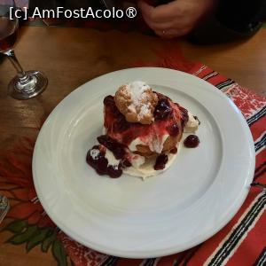 [P22] Pitești, Restaurantul „La Tuciuri”, Masa noastră, Papanaș cu dulceață de vișine » foto by mprofeanu
 - 
<span class="allrVoted glyphicon glyphicon-heart hidden" id="av1428891"></span>
<a class="m-l-10 hidden" id="sv1428891" onclick="voting_Foto_DelVot(,1428891,8103)" role="button">șterge vot <span class="glyphicon glyphicon-remove"></span></a>
<a id="v91428891" class=" c-red"  onclick="voting_Foto_SetVot(1428891)" role="button"><span class="glyphicon glyphicon-heart-empty"></span> <b>LIKE</b> = Votează poza</a> <img class="hidden"  id="f1428891W9" src="/imagini/loader.gif" border="0" /><span class="AjErrMes hidden" id="e1428891ErM"></span>
