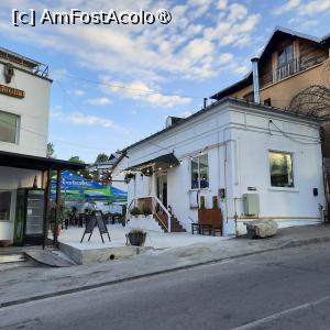 [P03] Pitești, Restaurantul „La Tuciuri”, Bucătăria și în centru este terasa » foto by mprofeanu
 - 
<span class="allrVoted glyphicon glyphicon-heart hidden" id="av1428872"></span>
<a class="m-l-10 hidden" id="sv1428872" onclick="voting_Foto_DelVot(,1428872,8103)" role="button">șterge vot <span class="glyphicon glyphicon-remove"></span></a>
<a id="v91428872" class=" c-red"  onclick="voting_Foto_SetVot(1428872)" role="button"><span class="glyphicon glyphicon-heart-empty"></span> <b>LIKE</b> = Votează poza</a> <img class="hidden"  id="f1428872W9" src="/imagini/loader.gif" border="0" /><span class="AjErrMes hidden" id="e1428872ErM"></span>