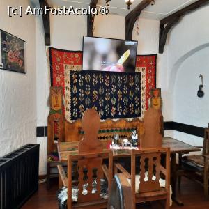 [P07] Pitești, Restaurantul „La Tuciuri”, Decor cu un covor - carpetă tradițional , parter, un separeu » foto by mprofeanu
 - 
<span class="allrVoted glyphicon glyphicon-heart hidden" id="av1428876"></span>
<a class="m-l-10 hidden" id="sv1428876" onclick="voting_Foto_DelVot(,1428876,8103)" role="button">șterge vot <span class="glyphicon glyphicon-remove"></span></a>
<a id="v91428876" class=" c-red"  onclick="voting_Foto_SetVot(1428876)" role="button"><span class="glyphicon glyphicon-heart-empty"></span> <b>LIKE</b> = Votează poza</a> <img class="hidden"  id="f1428876W9" src="/imagini/loader.gif" border="0" /><span class="AjErrMes hidden" id="e1428876ErM"></span>