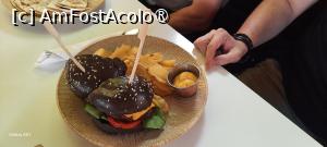 [P11] Pitești, Berăria-Restaurant Kell’s Craft Beer, Masa noastră cu Burger de vită Black Angus cu chipsuri wedge, salată, sos rosse și cheddar » foto by mprofeanu
 - 
<span class="allrVoted glyphicon glyphicon-heart hidden" id="av1489417"></span>
<a class="m-l-10 hidden" id="sv1489417" onclick="voting_Foto_DelVot(,1489417,8103)" role="button">șterge vot <span class="glyphicon glyphicon-remove"></span></a>
<a id="v91489417" class=" c-red"  onclick="voting_Foto_SetVot(1489417)" role="button"><span class="glyphicon glyphicon-heart-empty"></span> <b>LIKE</b> = Votează poza</a> <img class="hidden"  id="f1489417W9" src="/imagini/loader.gif" border="0" /><span class="AjErrMes hidden" id="e1489417ErM"></span>