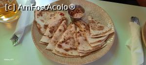 [P14] Pitești, Berăria-Restaurant Kell’s Craft Beer, Masa noastră cu Quesadilla de pasăre cu chipsuri wedge, salată, sos rosse și cheddar » foto by mprofeanu
 - 
<span class="allrVoted glyphicon glyphicon-heart hidden" id="av1489420"></span>
<a class="m-l-10 hidden" id="sv1489420" onclick="voting_Foto_DelVot(,1489420,8103)" role="button">șterge vot <span class="glyphicon glyphicon-remove"></span></a>
<a id="v91489420" class=" c-red"  onclick="voting_Foto_SetVot(1489420)" role="button"><span class="glyphicon glyphicon-heart-empty"></span> <b>LIKE</b> = Votează poza</a> <img class="hidden"  id="f1489420W9" src="/imagini/loader.gif" border="0" /><span class="AjErrMes hidden" id="e1489420ErM"></span>