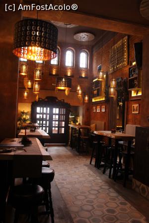 [P08] Piteşti, Garden Pub, Barul văzut din interior » foto by mprofeanu
 - 
<span class="allrVoted glyphicon glyphicon-heart hidden" id="av932439"></span>
<a class="m-l-10 hidden" id="sv932439" onclick="voting_Foto_DelVot(,932439,8103)" role="button">șterge vot <span class="glyphicon glyphicon-remove"></span></a>
<a id="v9932439" class=" c-red"  onclick="voting_Foto_SetVot(932439)" role="button"><span class="glyphicon glyphicon-heart-empty"></span> <b>LIKE</b> = Votează poza</a> <img class="hidden"  id="f932439W9" src="/imagini/loader.gif" border="0" /><span class="AjErrMes hidden" id="e932439ErM"></span>