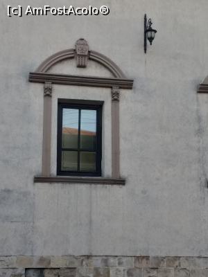 [P04] detaliu fereastra si felinarul ce respecta vechea arhitectura a cladirii » foto by Yolanda
 - 
<span class="allrVoted glyphicon glyphicon-heart hidden" id="av1281097"></span>
<a class="m-l-10 hidden" id="sv1281097" onclick="voting_Foto_DelVot(,1281097,8103)" role="button">șterge vot <span class="glyphicon glyphicon-remove"></span></a>
<a id="v91281097" class=" c-red"  onclick="voting_Foto_SetVot(1281097)" role="button"><span class="glyphicon glyphicon-heart-empty"></span> <b>LIKE</b> = Votează poza</a> <img class="hidden"  id="f1281097W9" src="/imagini/loader.gif" border="0" /><span class="AjErrMes hidden" id="e1281097ErM"></span>
