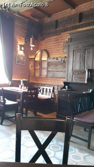 [P04] restaurant, interior » foto by Yolanda
 - 
<span class="allrVoted glyphicon glyphicon-heart hidden" id="av1395113"></span>
<a class="m-l-10 hidden" id="sv1395113" onclick="voting_Foto_DelVot(,1395113,8103)" role="button">șterge vot <span class="glyphicon glyphicon-remove"></span></a>
<a id="v91395113" class=" c-red"  onclick="voting_Foto_SetVot(1395113)" role="button"><span class="glyphicon glyphicon-heart-empty"></span> <b>LIKE</b> = Votează poza</a> <img class="hidden"  id="f1395113W9" src="/imagini/loader.gif" border="0" /><span class="AjErrMes hidden" id="e1395113ErM"></span>