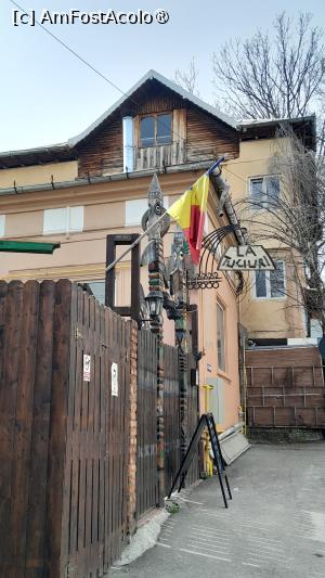 [P01] Restaurant La Tuciuri, cladirea cu totemuri » foto by Yolanda
 - 
<span class="allrVoted glyphicon glyphicon-heart hidden" id="av1422622"></span>
<a class="m-l-10 hidden" id="sv1422622" onclick="voting_Foto_DelVot(,1422622,8103)" role="button">șterge vot <span class="glyphicon glyphicon-remove"></span></a>
<a id="v91422622" class=" c-red"  onclick="voting_Foto_SetVot(1422622)" role="button"><span class="glyphicon glyphicon-heart-empty"></span> <b>LIKE</b> = Votează poza</a> <img class="hidden"  id="f1422622W9" src="/imagini/loader.gif" border="0" /><span class="AjErrMes hidden" id="e1422622ErM"></span>