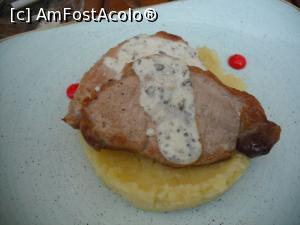 [P13] cotlet de porc cu sos de trufe » foto by Yolanda
 - 
<span class="allrVoted glyphicon glyphicon-heart hidden" id="av1082699"></span>
<a class="m-l-10 hidden" id="sv1082699" onclick="voting_Foto_DelVot(,1082699,8103)" role="button">șterge vot <span class="glyphicon glyphicon-remove"></span></a>
<a id="v91082699" class=" c-red"  onclick="voting_Foto_SetVot(1082699)" role="button"><span class="glyphicon glyphicon-heart-empty"></span> <b>LIKE</b> = Votează poza</a> <img class="hidden"  id="f1082699W9" src="/imagini/loader.gif" border="0" /><span class="AjErrMes hidden" id="e1082699ErM"></span>