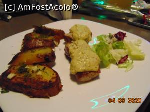 [P14] muschiulet de porc cu sos Dijon si cartofi » foto by Yolanda
 - 
<span class="allrVoted glyphicon glyphicon-heart hidden" id="av1149512"></span>
<a class="m-l-10 hidden" id="sv1149512" onclick="voting_Foto_DelVot(,1149512,8103)" role="button">șterge vot <span class="glyphicon glyphicon-remove"></span></a>
<a id="v91149512" class=" c-red"  onclick="voting_Foto_SetVot(1149512)" role="button"><span class="glyphicon glyphicon-heart-empty"></span> <b>LIKE</b> = Votează poza</a> <img class="hidden"  id="f1149512W9" src="/imagini/loader.gif" border="0" /><span class="AjErrMes hidden" id="e1149512ErM"></span>