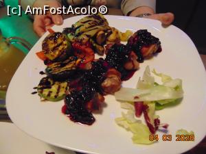 [P15] muschiulet de porc învelit în bacon si sos de fructe de padure adica dulceata de afine » foto by Yolanda
 - 
<span class="allrVoted glyphicon glyphicon-heart hidden" id="av1149513"></span>
<a class="m-l-10 hidden" id="sv1149513" onclick="voting_Foto_DelVot(,1149513,8103)" role="button">șterge vot <span class="glyphicon glyphicon-remove"></span></a>
<a id="v91149513" class=" c-red"  onclick="voting_Foto_SetVot(1149513)" role="button"><span class="glyphicon glyphicon-heart-empty"></span> <b>LIKE</b> = Votează poza</a> <img class="hidden"  id="f1149513W9" src="/imagini/loader.gif" border="0" /><span class="AjErrMes hidden" id="e1149513ErM"></span>