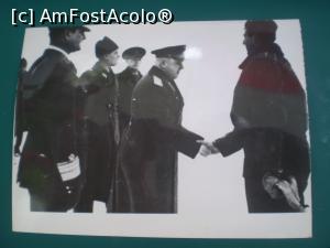 [P04] Imediat după 23 Aug. 1944, av. Cantacuzino (dreapta) dând mâna cu un general rus. Imaginea este de pe copia unei fotografii de la vecinul meu, combatant în Grupul 9 av. de vânătoare » foto by Mihai18 <span class="label label-default labelC_thin small">NEVOTABILĂ</span>