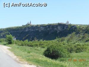 [P02] Butuceni - sat tradițional moldovenesc. Mănăstirea din stâncă și biserica din deal.  » foto by iulianic
 - 
<span class="allrVoted glyphicon glyphicon-heart hidden" id="av1155769"></span>
<a class="m-l-10 hidden" id="sv1155769" onclick="voting_Foto_DelVot(,1155769,8129)" role="button">șterge vot <span class="glyphicon glyphicon-remove"></span></a>
<a id="v91155769" class=" c-red"  onclick="voting_Foto_SetVot(1155769)" role="button"><span class="glyphicon glyphicon-heart-empty"></span> <b>LIKE</b> = Votează poza</a> <img class="hidden"  id="f1155769W9" src="/imagini/loader.gif" border="0" /><span class="AjErrMes hidden" id="e1155769ErM"></span>