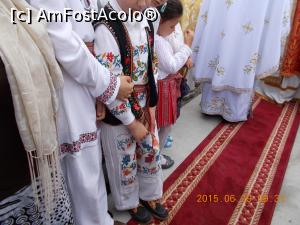 [P01] Într-un sat, la sfințirea unei biserici. Un autentic costum-cămeșă pentru băieți.  » foto by mihaelavoicu
 - 
<span class="allrVoted glyphicon glyphicon-heart hidden" id="av978406"></span>
<a class="m-l-10 hidden" id="sv978406" onclick="voting_Foto_DelVot(,978406,8129)" role="button">șterge vot <span class="glyphicon glyphicon-remove"></span></a>
<a id="v9978406" class=" c-red"  onclick="voting_Foto_SetVot(978406)" role="button"><span class="glyphicon glyphicon-heart-empty"></span> <b>LIKE</b> = Votează poza</a> <img class="hidden"  id="f978406W9" src="/imagini/loader.gif" border="0" /><span class="AjErrMes hidden" id="e978406ErM"></span>