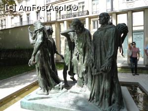 [P02] Grupul statuar ”Burghezii din Calais”. În prim plan, Jean d'Aire ține cheile orașului.  » foto by mihaelavoicu
 - 
<span class="allrVoted glyphicon glyphicon-heart hidden" id="av993745"></span>
<a class="m-l-10 hidden" id="sv993745" onclick="voting_Foto_DelVot(,993745,8129)" role="button">șterge vot <span class="glyphicon glyphicon-remove"></span></a>
<a id="v9993745" class=" c-red"  onclick="voting_Foto_SetVot(993745)" role="button"><span class="glyphicon glyphicon-heart-empty"></span> <b>LIKE</b> = Votează poza</a> <img class="hidden"  id="f993745W9" src="/imagini/loader.gif" border="0" /><span class="AjErrMes hidden" id="e993745ErM"></span>
