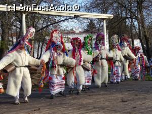 [P12] Obiceiuri de Anul Nou - Muzeul Satului, decembrie 2019.  » foto by tata123 🔱
 - 
<span class="allrVoted glyphicon glyphicon-heart hidden" id="av1135201"></span>
<a class="m-l-10 hidden" id="sv1135201" onclick="voting_Foto_DelVot(,1135201,8129)" role="button">șterge vot <span class="glyphicon glyphicon-remove"></span></a>
<a id="v91135201" class=" c-red"  onclick="voting_Foto_SetVot(1135201)" role="button"><span class="glyphicon glyphicon-heart-empty"></span> <b>LIKE</b> = Votează poza</a> <img class="hidden"  id="f1135201W9" src="/imagini/loader.gif" border="0" /><span class="AjErrMes hidden" id="e1135201ErM"></span>