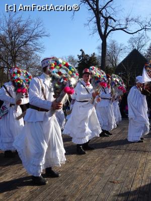 [P05] Obiceiuri de Anul Nou - Muzeul Satului, decembrie 2019.  » foto by tata123 🔱
 - 
<span class="allrVoted glyphicon glyphicon-heart hidden" id="av1135194"></span>
<a class="m-l-10 hidden" id="sv1135194" onclick="voting_Foto_DelVot(,1135194,8129)" role="button">șterge vot <span class="glyphicon glyphicon-remove"></span></a>
<a id="v91135194" class=" c-red"  onclick="voting_Foto_SetVot(1135194)" role="button"><span class="glyphicon glyphicon-heart-empty"></span> <b>LIKE</b> = Votează poza</a> <img class="hidden"  id="f1135194W9" src="/imagini/loader.gif" border="0" /><span class="AjErrMes hidden" id="e1135194ErM"></span>