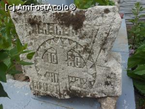 [P19] Biserica ruinată de la Ciuperceni - Rămășițe de pietre funerare.  » foto by iulianic
 - 
<span class="allrVoted glyphicon glyphicon-heart hidden" id="av1090635"></span>
<a class="m-l-10 hidden" id="sv1090635" onclick="voting_Foto_DelVot(,1090635,8133)" role="button">șterge vot <span class="glyphicon glyphicon-remove"></span></a>
<a id="v91090635" class=" c-red"  onclick="voting_Foto_SetVot(1090635)" role="button"><span class="glyphicon glyphicon-heart-empty"></span> <b>LIKE</b> = Votează poza</a> <img class="hidden"  id="f1090635W9" src="/imagini/loader.gif" border="0" /><span class="AjErrMes hidden" id="e1090635ErM"></span>
