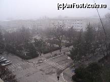 [P13] Vedere de sus din hotel asupra parcului mic unde central se afla statuia lui Tudorica Dorobantu » foto by TORA INGRID
 - 
<span class="allrVoted glyphicon glyphicon-heart hidden" id="av170159"></span>
<a class="m-l-10 hidden" id="sv170159" onclick="voting_Foto_DelVot(,170159,8133)" role="button">șterge vot <span class="glyphicon glyphicon-remove"></span></a>
<a id="v9170159" class=" c-red"  onclick="voting_Foto_SetVot(170159)" role="button"><span class="glyphicon glyphicon-heart-empty"></span> <b>LIKE</b> = Votează poza</a> <img class="hidden"  id="f170159W9" src="/imagini/loader.gif" border="0" /><span class="AjErrMes hidden" id="e170159ErM"></span>