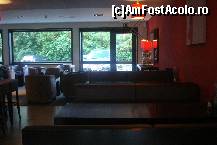 [P09] Locul unde se poate servi cina la hotelul Erasme, situat in fata barului (pe stanga) » foto by ileanaxperta*
 - 
<span class="allrVoted glyphicon glyphicon-heart hidden" id="av170539"></span>
<a class="m-l-10 hidden" id="sv170539" onclick="voting_Foto_DelVot(,170539,8136)" role="button">șterge vot <span class="glyphicon glyphicon-remove"></span></a>
<a id="v9170539" class=" c-red"  onclick="voting_Foto_SetVot(170539)" role="button"><span class="glyphicon glyphicon-heart-empty"></span> <b>LIKE</b> = Votează poza</a> <img class="hidden"  id="f170539W9" src="/imagini/loader.gif" border="0" /><span class="AjErrMes hidden" id="e170539ErM"></span>