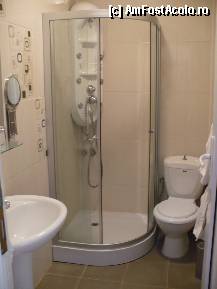 [P07] Baia cu cabina de dus » foto by Freelancer
 - 
<span class="allrVoted glyphicon glyphicon-heart hidden" id="av310742"></span>
<a class="m-l-10 hidden" id="sv310742" onclick="voting_Foto_DelVot(,310742,8151)" role="button">șterge vot <span class="glyphicon glyphicon-remove"></span></a>
<a id="v9310742" class=" c-red"  onclick="voting_Foto_SetVot(310742)" role="button"><span class="glyphicon glyphicon-heart-empty"></span> <b>LIKE</b> = Votează poza</a> <img class="hidden"  id="f310742W9" src="/imagini/loader.gif" border="0" /><span class="AjErrMes hidden" id="e310742ErM"></span>