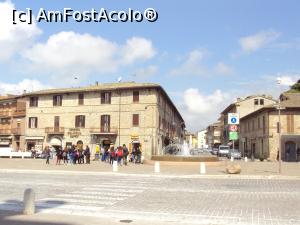 [P06] Piazza Garibaldi de vizavi de basilică » foto by Carmen Ion
 - 
<span class="allrVoted glyphicon glyphicon-heart hidden" id="av995763"></span>
<a class="m-l-10 hidden" id="sv995763" onclick="voting_Foto_DelVot(,995763,8154)" role="button">șterge vot <span class="glyphicon glyphicon-remove"></span></a>
<a id="v9995763" class=" c-red"  onclick="voting_Foto_SetVot(995763)" role="button"><span class="glyphicon glyphicon-heart-empty"></span> <b>LIKE</b> = Votează poza</a> <img class="hidden"  id="f995763W9" src="/imagini/loader.gif" border="0" /><span class="AjErrMes hidden" id="e995763ErM"></span>
