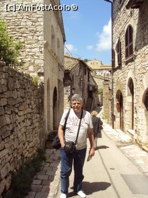[P05] Pe Via del Torrione, în drum spre catedrală.  » foto by Carmen Ion
 - 
<span class="allrVoted glyphicon glyphicon-heart hidden" id="av997276"></span>
<a class="m-l-10 hidden" id="sv997276" onclick="voting_Foto_DelVot(,997276,8154)" role="button">șterge vot <span class="glyphicon glyphicon-remove"></span></a>
<a id="v9997276" class=" c-red"  onclick="voting_Foto_SetVot(997276)" role="button"><span class="glyphicon glyphicon-heart-empty"></span> <b>LIKE</b> = Votează poza</a> <img class="hidden"  id="f997276W9" src="/imagini/loader.gif" border="0" /><span class="AjErrMes hidden" id="e997276ErM"></span>
