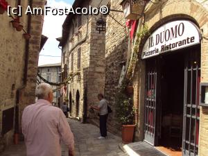 [P06] Pe Via del Torrione, în drum spre catedrală.  » foto by Carmen Ion
 - 
<span class="allrVoted glyphicon glyphicon-heart hidden" id="av997277"></span>
<a class="m-l-10 hidden" id="sv997277" onclick="voting_Foto_DelVot(,997277,8154)" role="button">șterge vot <span class="glyphicon glyphicon-remove"></span></a>
<a id="v9997277" class=" c-red"  onclick="voting_Foto_SetVot(997277)" role="button"><span class="glyphicon glyphicon-heart-empty"></span> <b>LIKE</b> = Votează poza</a> <img class="hidden"  id="f997277W9" src="/imagini/loader.gif" border="0" /><span class="AjErrMes hidden" id="e997277ErM"></span>
