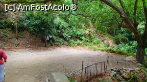 [P15] Aici se termină ulița și satul; sus, în stânga se vede balustrada potecii spre biserică și mai departe, spre canion » foto by Dragoș_MD
 - 
<span class="allrVoted glyphicon glyphicon-heart hidden" id="av1144608"></span>
<a class="m-l-10 hidden" id="sv1144608" onclick="voting_Foto_DelVot(,1144608,8175)" role="button">șterge vot <span class="glyphicon glyphicon-remove"></span></a>
<a id="v91144608" class=" c-red"  onclick="voting_Foto_SetVot(1144608)" role="button"><span class="glyphicon glyphicon-heart-empty"></span> <b>LIKE</b> = Votează poza</a> <img class="hidden"  id="f1144608W9" src="/imagini/loader.gif" border="0" /><span class="AjErrMes hidden" id="e1144608ErM"></span>