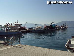 [P01] Agios Georgios - locul de îmbarcare în 'kaiki' către Kamena Vourla, pe continent.  » foto by Carmen Ion
 - 
<span class="allrVoted glyphicon glyphicon-heart hidden" id="av689589"></span>
<a class="m-l-10 hidden" id="sv689589" onclick="voting_Foto_DelVot(,689589,8175)" role="button">șterge vot <span class="glyphicon glyphicon-remove"></span></a>
<a id="v9689589" class=" c-red"  onclick="voting_Foto_SetVot(689589)" role="button"><span class="glyphicon glyphicon-heart-empty"></span> <b>LIKE</b> = Votează poza</a> <img class="hidden"  id="f689589W9" src="/imagini/loader.gif" border="0" /><span class="AjErrMes hidden" id="e689589ErM"></span>