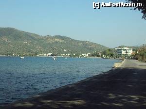 [P09] La intrarea în golful din faţa satului Agios Georgios.  » foto by Carmen Ion
 - 
<span class="allrVoted glyphicon glyphicon-heart hidden" id="av689600"></span>
<a class="m-l-10 hidden" id="sv689600" onclick="voting_Foto_DelVot(,689600,8175)" role="button">șterge vot <span class="glyphicon glyphicon-remove"></span></a>
<a id="v9689600" class=" c-red"  onclick="voting_Foto_SetVot(689600)" role="button"><span class="glyphicon glyphicon-heart-empty"></span> <b>LIKE</b> = Votează poza</a> <img class="hidden"  id="f689600W9" src="/imagini/loader.gif" border="0" /><span class="AjErrMes hidden" id="e689600ErM"></span>