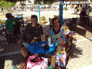 [P10] Pe terasa din faţa digului din Agios Georgios.  » foto by Carmen Ion
 - 
<span class="allrVoted glyphicon glyphicon-heart hidden" id="av689844"></span>
<a class="m-l-10 hidden" id="sv689844" onclick="voting_Foto_DelVot(,689844,8175)" role="button">șterge vot <span class="glyphicon glyphicon-remove"></span></a>
<a id="v9689844" class=" c-red"  onclick="voting_Foto_SetVot(689844)" role="button"><span class="glyphicon glyphicon-heart-empty"></span> <b>LIKE</b> = Votează poza</a> <img class="hidden"  id="f689844W9" src="/imagini/loader.gif" border="0" /><span class="AjErrMes hidden" id="e689844ErM"></span>