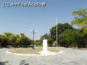 [P34] În parcul din faţa primăriei din Karystos » foto by irinad
 - 
<span class="allrVoted glyphicon glyphicon-heart hidden" id="av908938"></span>
<a class="m-l-10 hidden" id="sv908938" onclick="voting_Foto_DelVot(,908938,8175)" role="button">șterge vot <span class="glyphicon glyphicon-remove"></span></a>
<a id="v9908938" class=" c-red"  onclick="voting_Foto_SetVot(908938)" role="button"><span class="glyphicon glyphicon-heart-empty"></span> <b>LIKE</b> = Votează poza</a> <img class="hidden"  id="f908938W9" src="/imagini/loader.gif" border="0" /><span class="AjErrMes hidden" id="e908938ErM"></span>