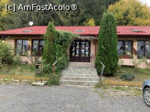 [P02] Restaurant Pasul Buzăului,în fața intrării » foto by AZE
 - 
<span class="allrVoted glyphicon glyphicon-heart hidden" id="av1393499"></span>
<a class="m-l-10 hidden" id="sv1393499" onclick="voting_Foto_DelVot(,1393499,8187)" role="button">șterge vot <span class="glyphicon glyphicon-remove"></span></a>
<a id="v91393499" class=" c-red"  onclick="voting_Foto_SetVot(1393499)" role="button"><span class="glyphicon glyphicon-heart-empty"></span> <b>LIKE</b> = Votează poza</a> <img class="hidden"  id="f1393499W9" src="/imagini/loader.gif" border="0" /><span class="AjErrMes hidden" id="e1393499ErM"></span>