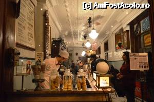 [P21] Philadelphia - magazinul de înghețată de la capătul Market Street, dinspre docuri, pentru care trebuie să te înarmezi cu răbdarea de a sta la o coadă infernală » foto by makuy*
 - 
<span class="allrVoted glyphicon glyphicon-heart hidden" id="av479182"></span>
<a class="m-l-10 hidden" id="sv479182" onclick="voting_Foto_DelVot(,479182,8193)" role="button">șterge vot <span class="glyphicon glyphicon-remove"></span></a>
<a id="v9479182" class=" c-red"  onclick="voting_Foto_SetVot(479182)" role="button"><span class="glyphicon glyphicon-heart-empty"></span> <b>LIKE</b> = Votează poza</a> <img class="hidden"  id="f479182W9" src="/imagini/loader.gif" border="0" /><span class="AjErrMes hidden" id="e479182ErM"></span>