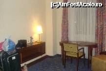 [P15] Camera cu restul de mobilier de la hotelul Ramada Britannia » foto by ileanaxperta*
 - 
<span class="allrVoted glyphicon glyphicon-heart hidden" id="av174613"></span>
<a class="m-l-10 hidden" id="sv174613" onclick="voting_Foto_DelVot(,174613,8197)" role="button">șterge vot <span class="glyphicon glyphicon-remove"></span></a>
<a id="v9174613" class=" c-red"  onclick="voting_Foto_SetVot(174613)" role="button"><span class="glyphicon glyphicon-heart-empty"></span> <b>LIKE</b> = Votează poza</a> <img class="hidden"  id="f174613W9" src="/imagini/loader.gif" border="0" /><span class="AjErrMes hidden" id="e174613ErM"></span>