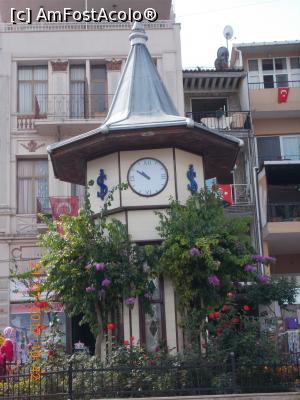 [P13] Ceasul de lângă stația de faetoane, locul de întâlnire cel mai cunoscut.  » foto by elviramvio
 - 
<span class="allrVoted glyphicon glyphicon-heart hidden" id="av884231"></span>
<a class="m-l-10 hidden" id="sv884231" onclick="voting_Foto_DelVot(,884231,8221)" role="button">șterge vot <span class="glyphicon glyphicon-remove"></span></a>
<a id="v9884231" class=" c-red"  onclick="voting_Foto_SetVot(884231)" role="button"><span class="glyphicon glyphicon-heart-empty"></span> <b>LIKE</b> = Votează poza</a> <img class="hidden"  id="f884231W9" src="/imagini/loader.gif" border="0" /><span class="AjErrMes hidden" id="e884231ErM"></span>