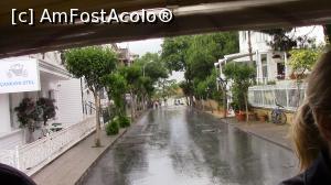 [P12] Plimbare cu faetonul pe Yirmiuc Nisan. Începe să plouă.  » foto by ovidiuyepi
 - 
<span class="allrVoted glyphicon glyphicon-heart hidden" id="av753114"></span>
<a class="m-l-10 hidden" id="sv753114" onclick="voting_Foto_DelVot(,753114,8221)" role="button">șterge vot <span class="glyphicon glyphicon-remove"></span></a>
<a id="v9753114" class=" c-red"  onclick="voting_Foto_SetVot(753114)" role="button"><span class="glyphicon glyphicon-heart-empty"></span> <b>LIKE</b> = Votează poza</a> <img class="hidden"  id="f753114W9" src="/imagini/loader.gif" border="0" /><span class="AjErrMes hidden" id="e753114ErM"></span>