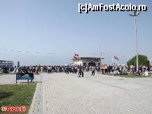 [P31] Piaţa din portul Büyükada, plină cu turişti descumpăniţi de anularea curselor spre Kabataş » foto by Costi
 - 
<span class="allrVoted glyphicon glyphicon-heart hidden" id="av421787"></span>
<a class="m-l-10 hidden" id="sv421787" onclick="voting_Foto_DelVot(,421787,8221)" role="button">șterge vot <span class="glyphicon glyphicon-remove"></span></a>
<a id="v9421787" class=" c-red"  onclick="voting_Foto_SetVot(421787)" role="button"><span class="glyphicon glyphicon-heart-empty"></span> <b>LIKE</b> = Votează poza</a> <img class="hidden"  id="f421787W9" src="/imagini/loader.gif" border="0" /><span class="AjErrMes hidden" id="e421787ErM"></span>