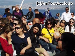 [P19] La înghesuială, încadrată de tinerii turco-germani. În fundal ţărmul asiatic » foto by irinad
 - 
<span class="allrVoted glyphicon glyphicon-heart hidden" id="av694087"></span>
<a class="m-l-10 hidden" id="sv694087" onclick="voting_Foto_DelVot(,694087,8221)" role="button">șterge vot <span class="glyphicon glyphicon-remove"></span></a>
<a id="v9694087" class=" c-red"  onclick="voting_Foto_SetVot(694087)" role="button"><span class="glyphicon glyphicon-heart-empty"></span> <b>LIKE</b> = Votează poza</a> <img class="hidden"  id="f694087W9" src="/imagini/loader.gif" border="0" /><span class="AjErrMes hidden" id="e694087ErM"></span>