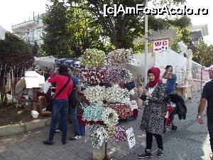 [P41] Coroniţe de flori de vânzare » foto by irinad
 - 
<span class="allrVoted glyphicon glyphicon-heart hidden" id="av694109"></span>
<a class="m-l-10 hidden" id="sv694109" onclick="voting_Foto_DelVot(,694109,8221)" role="button">șterge vot <span class="glyphicon glyphicon-remove"></span></a>
<a id="v9694109" class=" c-red"  onclick="voting_Foto_SetVot(694109)" role="button"><span class="glyphicon glyphicon-heart-empty"></span> <b>LIKE</b> = Votează poza</a> <img class="hidden"  id="f694109W9" src="/imagini/loader.gif" border="0" /><span class="AjErrMes hidden" id="e694109ErM"></span>