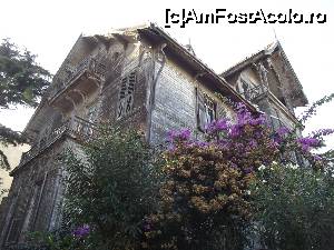 [P52] Casă din lemn din Büyükada ce necesită reparaţii » foto by irinad
 - 
<span class="allrVoted glyphicon glyphicon-heart hidden" id="av694120"></span>
<a class="m-l-10 hidden" id="sv694120" onclick="voting_Foto_DelVot(,694120,8221)" role="button">șterge vot <span class="glyphicon glyphicon-remove"></span></a>
<a id="v9694120" class=" c-red"  onclick="voting_Foto_SetVot(694120)" role="button"><span class="glyphicon glyphicon-heart-empty"></span> <b>LIKE</b> = Votează poza</a> <img class="hidden"  id="f694120W9" src="/imagini/loader.gif" border="0" /><span class="AjErrMes hidden" id="e694120ErM"></span>