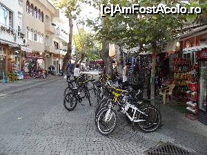 [P57] Biciclete de închiriat în Büyükada » foto by irinad
 - 
<span class="allrVoted glyphicon glyphicon-heart hidden" id="av694125"></span>
<a class="m-l-10 hidden" id="sv694125" onclick="voting_Foto_DelVot(,694125,8221)" role="button">șterge vot <span class="glyphicon glyphicon-remove"></span></a>
<a id="v9694125" class=" c-red"  onclick="voting_Foto_SetVot(694125)" role="button"><span class="glyphicon glyphicon-heart-empty"></span> <b>LIKE</b> = Votează poza</a> <img class="hidden"  id="f694125W9" src="/imagini/loader.gif" border="0" /><span class="AjErrMes hidden" id="e694125ErM"></span>