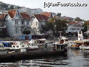 [P66] Clădiri din Kınalıada » foto by irinad
 - 
<span class="allrVoted glyphicon glyphicon-heart hidden" id="av694134"></span>
<a class="m-l-10 hidden" id="sv694134" onclick="voting_Foto_DelVot(,694134,8221)" role="button">șterge vot <span class="glyphicon glyphicon-remove"></span></a>
<a id="v9694134" class=" c-red"  onclick="voting_Foto_SetVot(694134)" role="button"><span class="glyphicon glyphicon-heart-empty"></span> <b>LIKE</b> = Votează poza</a> <img class="hidden"  id="f694134W9" src="/imagini/loader.gif" border="0" /><span class="AjErrMes hidden" id="e694134ErM"></span>