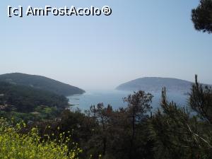 [P19] Privelişte din vârful colinei către insula Burgazada în dreapta şi pontoane de pe Heybeliada în stânga » foto by irinad
 - 
<span class="allrVoted glyphicon glyphicon-heart hidden" id="av966535"></span>
<a class="m-l-10 hidden" id="sv966535" onclick="voting_Foto_DelVot(,966535,8221)" role="button">șterge vot <span class="glyphicon glyphicon-remove"></span></a>
<a id="v9966535" class=" c-red"  onclick="voting_Foto_SetVot(966535)" role="button"><span class="glyphicon glyphicon-heart-empty"></span> <b>LIKE</b> = Votează poza</a> <img class="hidden"  id="f966535W9" src="/imagini/loader.gif" border="0" /><span class="AjErrMes hidden" id="e966535ErM"></span>