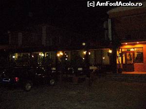 [P08] Hotel Andaluzia, Giurgiu - o parte din parcare și intrarea în hotel » foto by biancuta
 - 
<span class="allrVoted glyphicon glyphicon-heart hidden" id="av522065"></span>
<a class="m-l-10 hidden" id="sv522065" onclick="voting_Foto_DelVot(,522065,8241)" role="button">șterge vot <span class="glyphicon glyphicon-remove"></span></a>
<a id="v9522065" class=" c-red"  onclick="voting_Foto_SetVot(522065)" role="button"><span class="glyphicon glyphicon-heart-empty"></span> <b>LIKE</b> = Votează poza</a> <img class="hidden"  id="f522065W9" src="/imagini/loader.gif" border="0" /><span class="AjErrMes hidden" id="e522065ErM"></span>