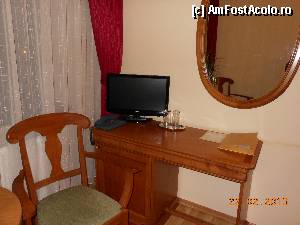 [P17] Hotel Septimia Wellness & Spa - Odorheiu Secuiesc, TV, telefon, iar sub birou un minibar asortat.  » foto by iulianic
 - 
<span class="allrVoted glyphicon glyphicon-heart hidden" id="av404111"></span>
<a class="m-l-10 hidden" id="sv404111" onclick="voting_Foto_DelVot(,404111,8264)" role="button">șterge vot <span class="glyphicon glyphicon-remove"></span></a>
<a id="v9404111" class=" c-red"  onclick="voting_Foto_SetVot(404111)" role="button"><span class="glyphicon glyphicon-heart-empty"></span> <b>LIKE</b> = Votează poza</a> <img class="hidden"  id="f404111W9" src="/imagini/loader.gif" border="0" /><span class="AjErrMes hidden" id="e404111ErM"></span>