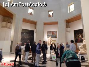 [P23] În holul de la intrarea în Museu de Belles Arts de València » foto by Costi
 - 
<span class="allrVoted glyphicon glyphicon-heart hidden" id="av927309"></span>
<a class="m-l-10 hidden" id="sv927309" onclick="voting_Foto_DelVot(,927309,8268)" role="button">șterge vot <span class="glyphicon glyphicon-remove"></span></a>
<a id="v9927309" class=" c-red"  onclick="voting_Foto_SetVot(927309)" role="button"><span class="glyphicon glyphicon-heart-empty"></span> <b>LIKE</b> = Votează poza</a> <img class="hidden"  id="f927309W9" src="/imagini/loader.gif" border="0" /><span class="AjErrMes hidden" id="e927309ErM"></span>