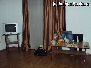 [P05] Prima camera din apartament! si pe masuta aceea mancam noi dimineata sau seara, canu nu vroiam sa coboram la sala de mese... eram la etajul 2 » foto by Loricik
 - 
<span class="allrVoted glyphicon glyphicon-heart hidden" id="av444164"></span>
<a class="m-l-10 hidden" id="sv444164" onclick="voting_Foto_DelVot(,444164,8283)" role="button">șterge vot <span class="glyphicon glyphicon-remove"></span></a>
<a id="v9444164" class=" c-red"  onclick="voting_Foto_SetVot(444164)" role="button"><span class="glyphicon glyphicon-heart-empty"></span> <b>LIKE</b> = Votează poza</a> <img class="hidden"  id="f444164W9" src="/imagini/loader.gif" border="0" /><span class="AjErrMes hidden" id="e444164ErM"></span>