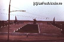 [P11] Celebra stauie a lui Kim Ir Sen construita inca de cind era in viata. » foto by pompiliu
 - 
<span class="allrVoted glyphicon glyphicon-heart hidden" id="av414355"></span>
<a class="m-l-10 hidden" id="sv414355" onclick="voting_Foto_DelVot(,414355,8294)" role="button">șterge vot <span class="glyphicon glyphicon-remove"></span></a>
<a id="v9414355" class=" c-red"  onclick="voting_Foto_SetVot(414355)" role="button"><span class="glyphicon glyphicon-heart-empty"></span> <b>LIKE</b> = Votează poza</a> <img class="hidden"  id="f414355W9" src="/imagini/loader.gif" border="0" /><span class="AjErrMes hidden" id="e414355ErM"></span>